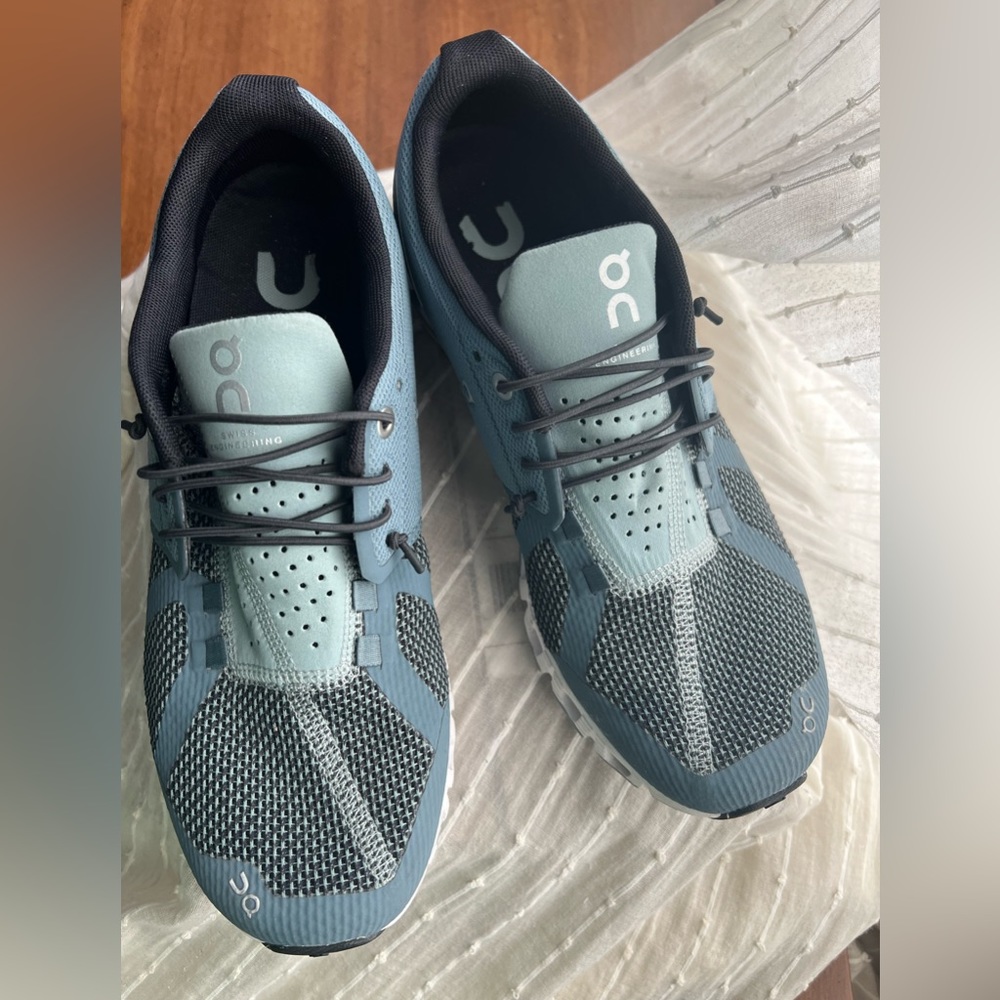 EUC On Cloud 5 Shoes W8.5, worn twice